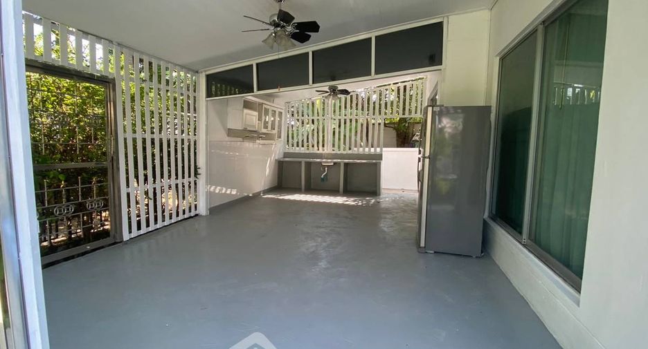 Casa en venta de 4 habitaciones en Khan Na Yao, Bangkok
