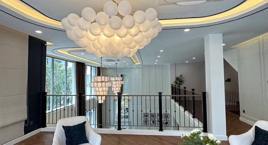 For sale 4 bedrooms house in Lat Krabang, Bangkok