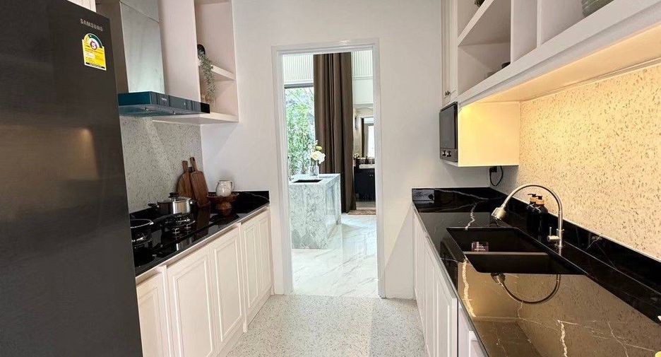 For sale 4 bedrooms house in Lat Krabang, Bangkok