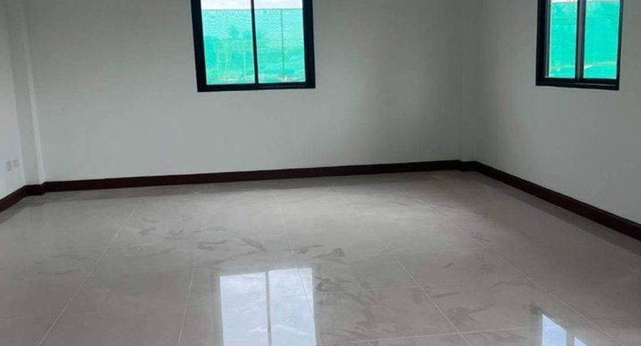 Casa en venta de 4 habitaciones en Si Racha, Chonburi