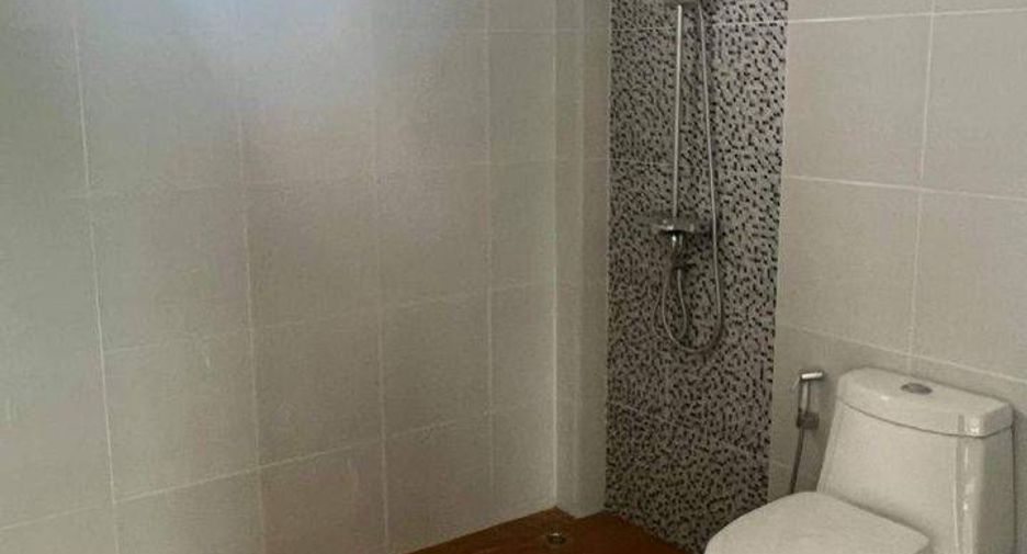 Casa en venta de 4 habitaciones en Si Racha, Chonburi