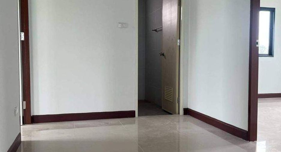 Casa en venta de 4 habitaciones en Si Racha, Chonburi