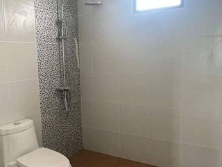 Продажа 4 спальни дом в Si Racha, Чонбури
