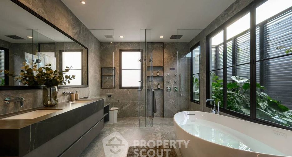 For sale 4 bedrooms house in Thawi Watthana, Bangkok