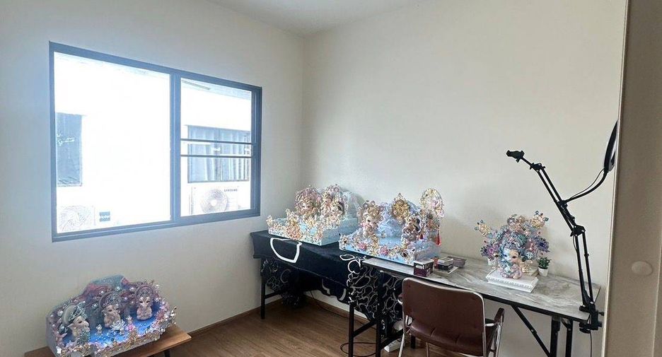 For sale 3 bedrooms townhouse in Bang Khen, Bangkok