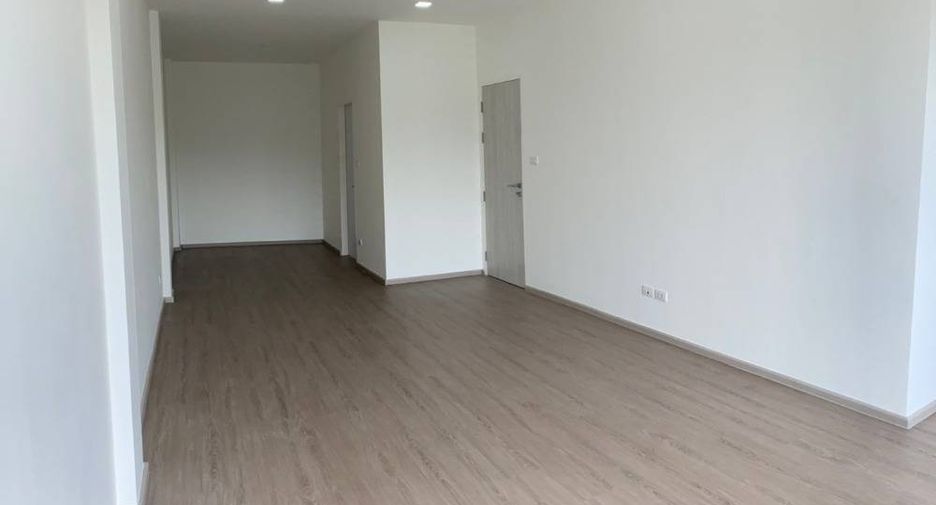 For sale 3 bedrooms townhouse in Bangkok Noi, Bangkok