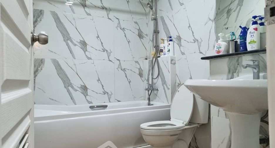 For sale 1 bed condo in Khlong Toei, Bangkok