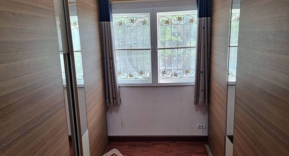 For sale 4 bedrooms house in Bang Khen, Bangkok