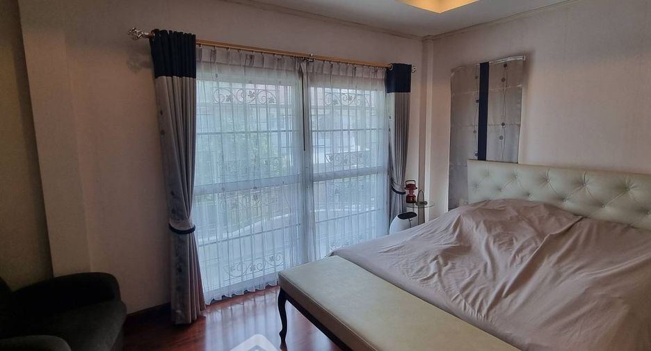 For sale 4 bedrooms house in Bang Khen, Bangkok