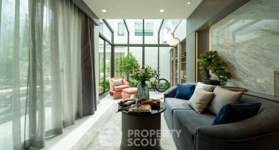For sale 4 bedrooms house in Khlong Sam Wa, Bangkok