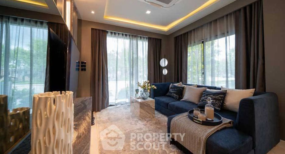 For sale 4 bedrooms house in Khlong Sam Wa, Bangkok
