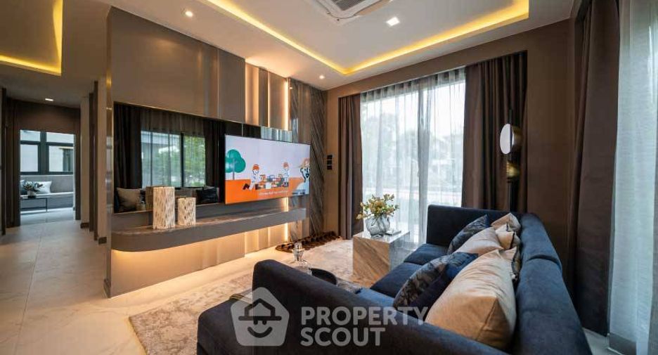 For sale 4 bedrooms house in Khlong Sam Wa, Bangkok