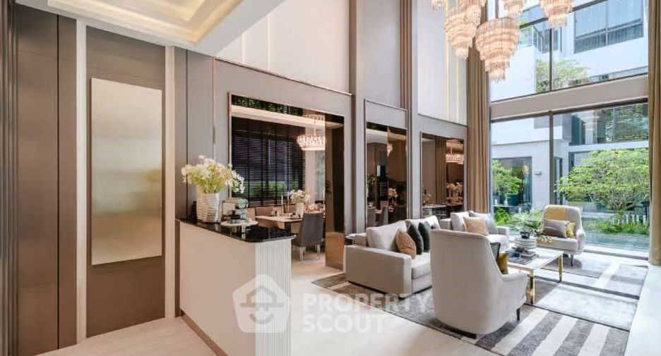 For sale 5 bedrooms house in Bang Kapi, Bangkok