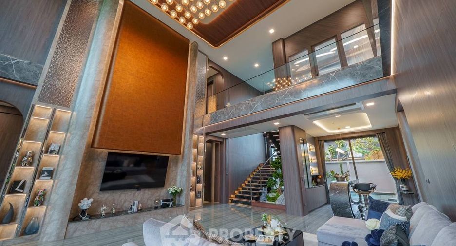 For sale 6 bedrooms villa in East Pattaya, Pattaya
