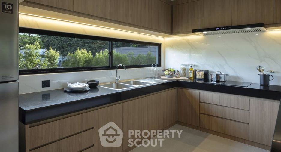 For sale 4 bedrooms house in Huay Yai, Pattaya