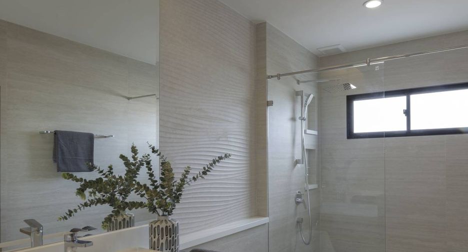 For sale 4 bedrooms house in Huay Yai, Pattaya