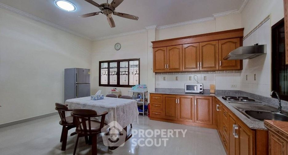For sale 3 bedrooms house in East Pattaya, Pattaya