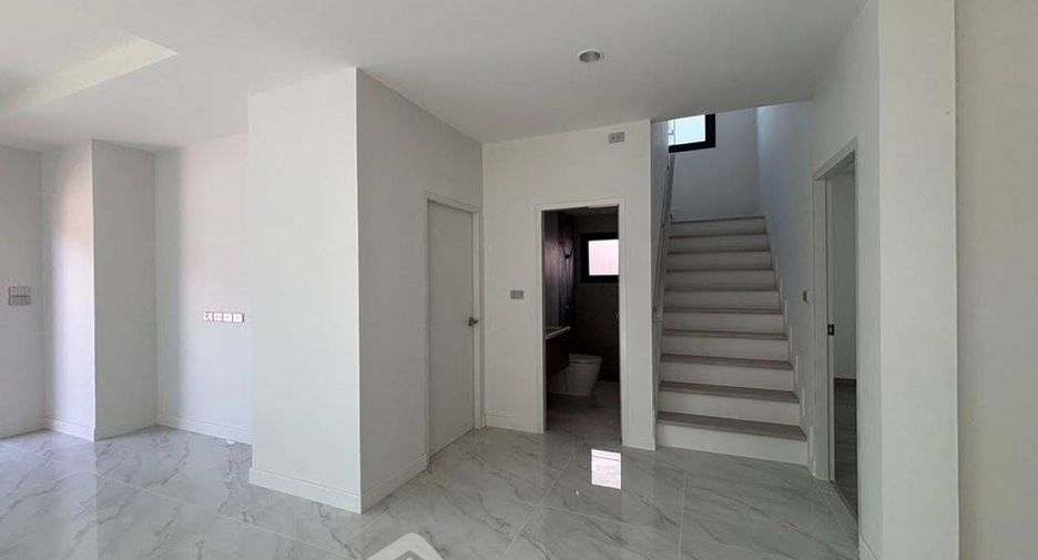 For sale 4 bedrooms house in East Pattaya, Pattaya