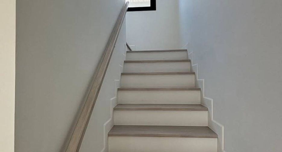 For sale 4 bedrooms house in East Pattaya, Pattaya