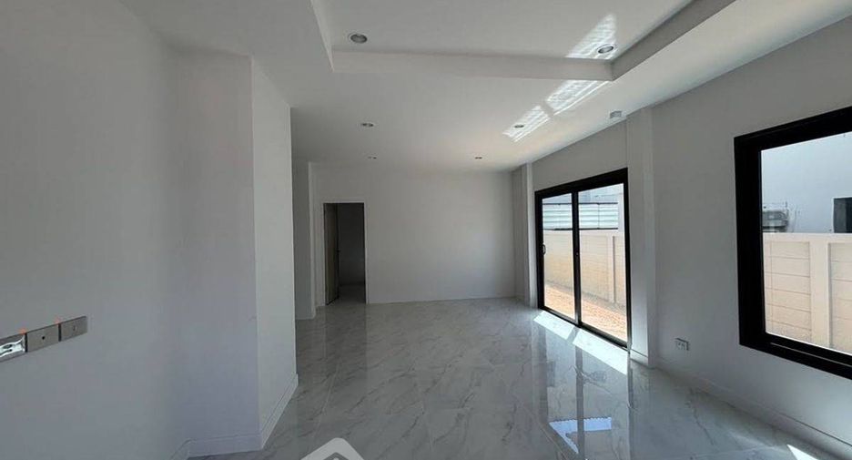 For sale 4 bedrooms house in East Pattaya, Pattaya