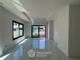 For sale 4 bedrooms house in Bang Lamung, Chonburi
