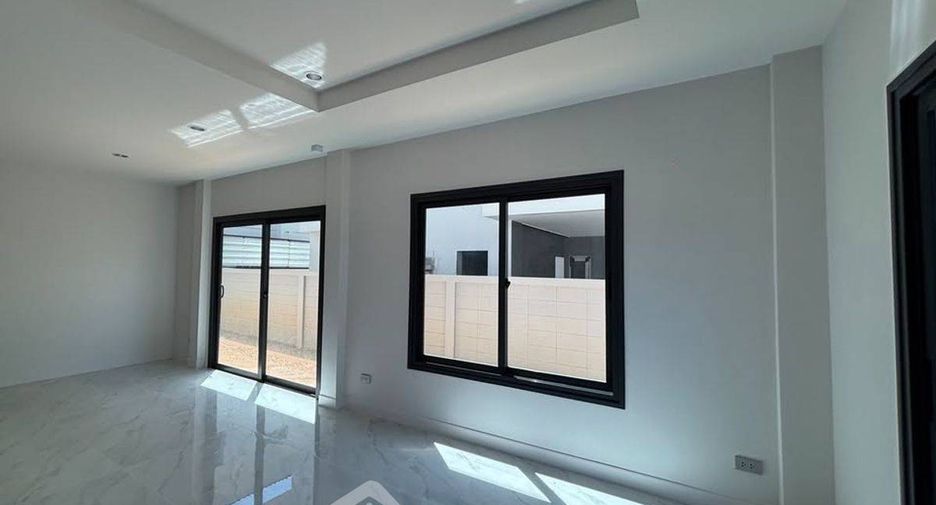 For sale 4 bedrooms house in East Pattaya, Pattaya