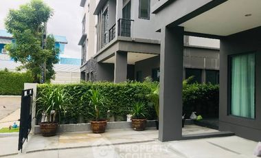 For sale 4 bedrooms townhouse in Thung Khru, Bangkok