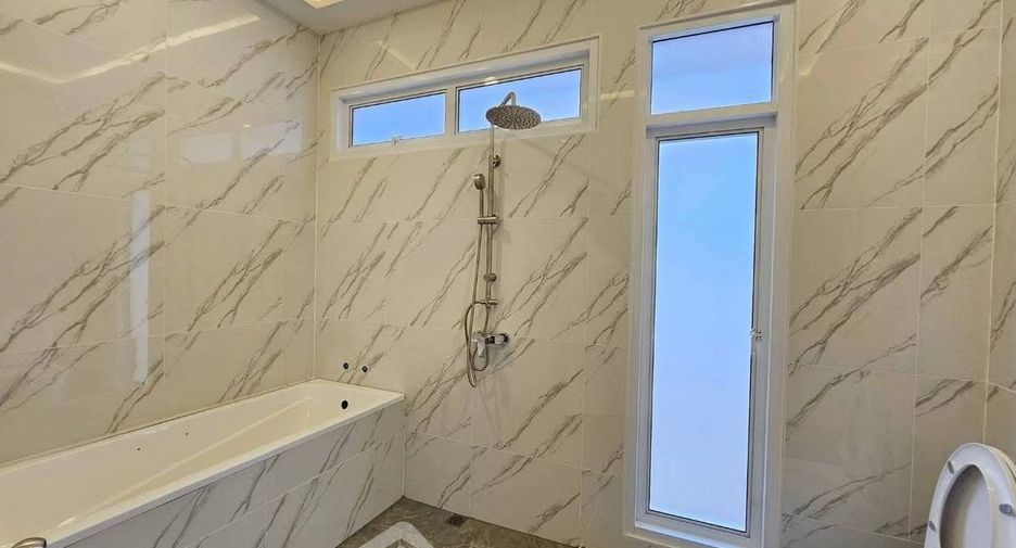 For sale 3 bedrooms house in East Pattaya, Pattaya