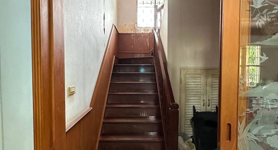 For sale 3 bedrooms house in Bang Khun Thian, Bangkok