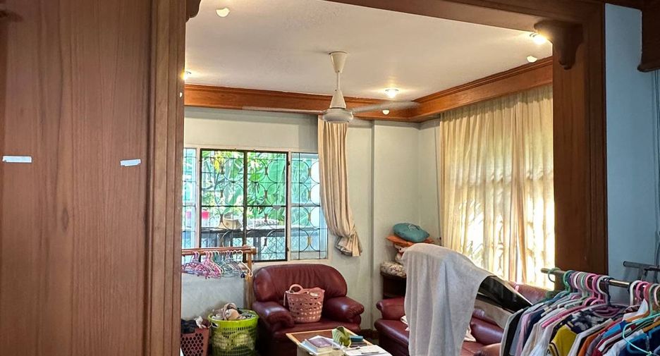 For sale 3 bedrooms house in Bang Khun Thian, Bangkok