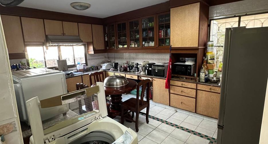 For sale 3 bedrooms house in Bang Khun Thian, Bangkok