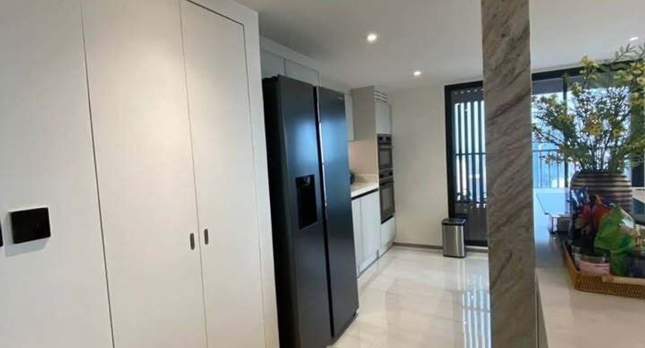 For rent 3 bedrooms condo in Bang Rak, Bangkok