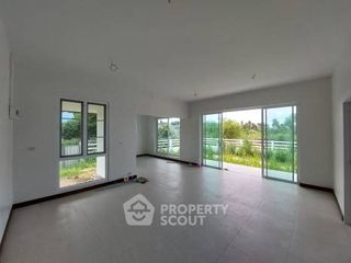 Продажа 2 спальни дом в Si Racha, Чонбури