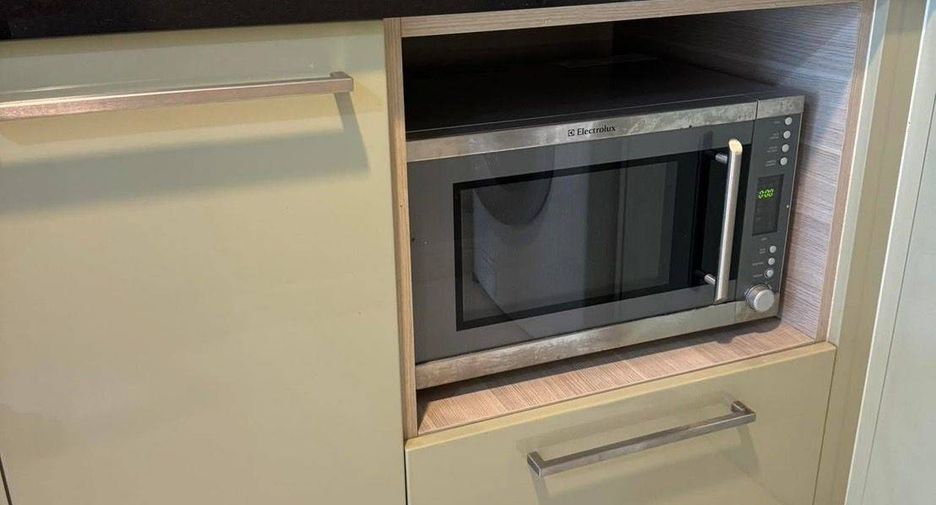 For sale 2 bedrooms condo in Khlong Toei, Bangkok