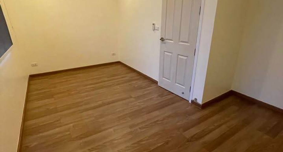 For sale 3 bedrooms townhouse in Suan Luang, Bangkok