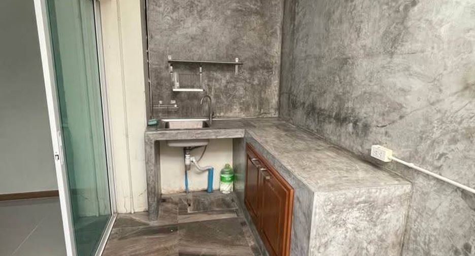 For sale 3 bedrooms townhouse in Suan Luang, Bangkok