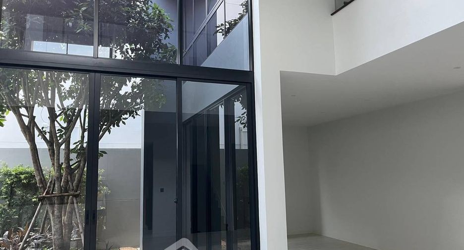 For sale 3 bedrooms house in Bang Kapi, Bangkok