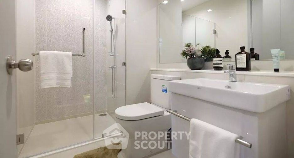 For sale 1 bed condo in Phra Khanong, Bangkok