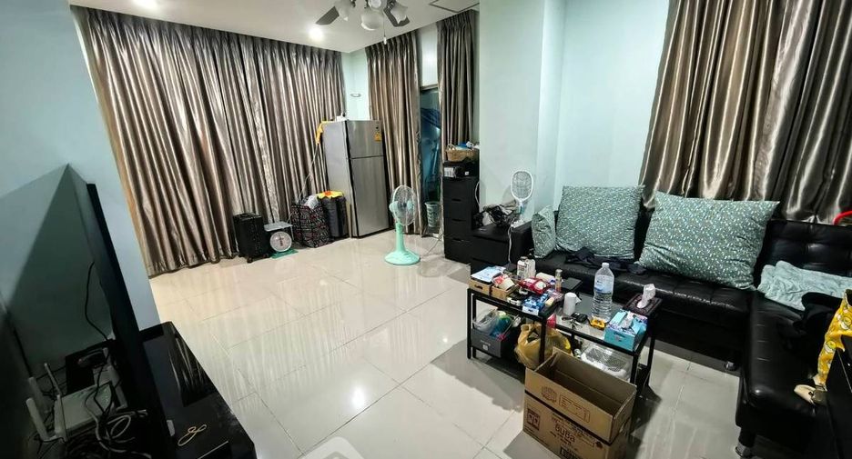 For sale 3 bedrooms townhouse in Don Mueang, Bangkok