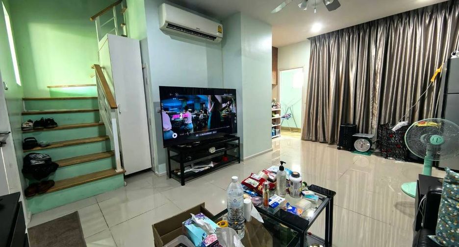 For sale 3 bedrooms townhouse in Don Mueang, Bangkok