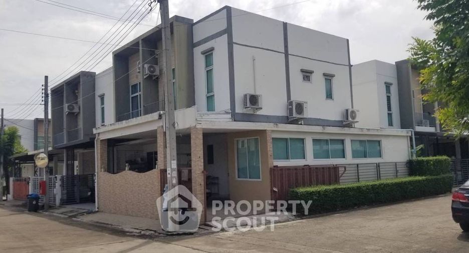 For sale 3 bedrooms townhouse in Don Mueang, Bangkok