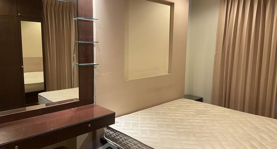For sale 1 bed condo in Khlong Toei, Bangkok