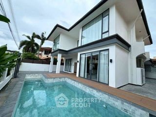 Casa en venta de 6 habitaciones en Bang Lamung, Chonburi