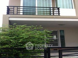 Reihenhaus zum Kauf mit 4 Zimmer in Saphan Sung, Bangkok