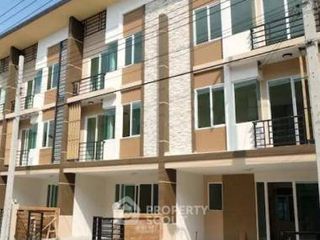 Reihenhaus zum Kauf mit 4 Zimmer in Saphan Sung, Bangkok