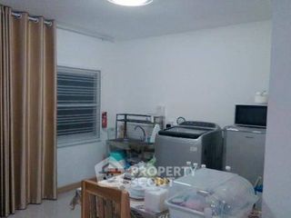 Reihenhaus zum Kauf mit 4 Zimmer in Saphan Sung, Bangkok