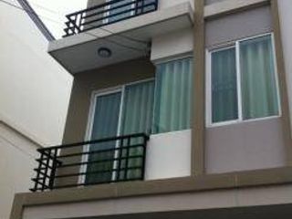 Reihenhaus zum Kauf mit 4 Zimmer in Saphan Sung, Bangkok