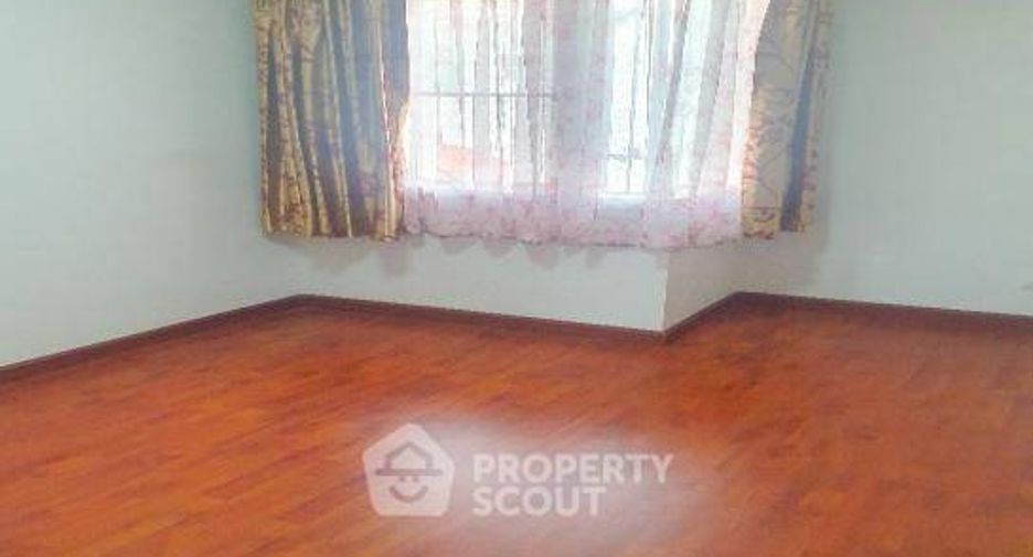 Casa adosada en venta de 3 habitaciones en Don Mueang, Bangkok