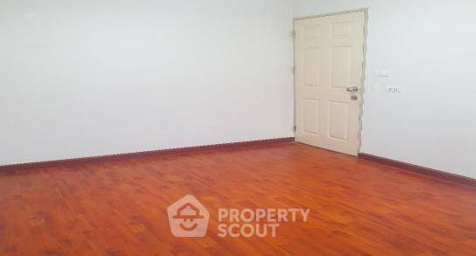 Casa adosada en venta de 3 habitaciones en Don Mueang, Bangkok