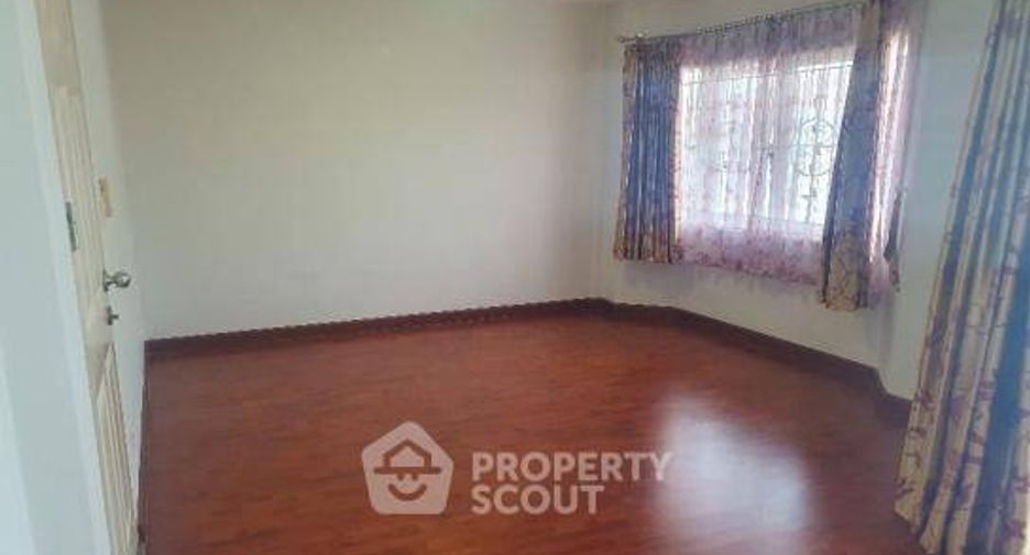 Casa adosada en venta de 3 habitaciones en Don Mueang, Bangkok